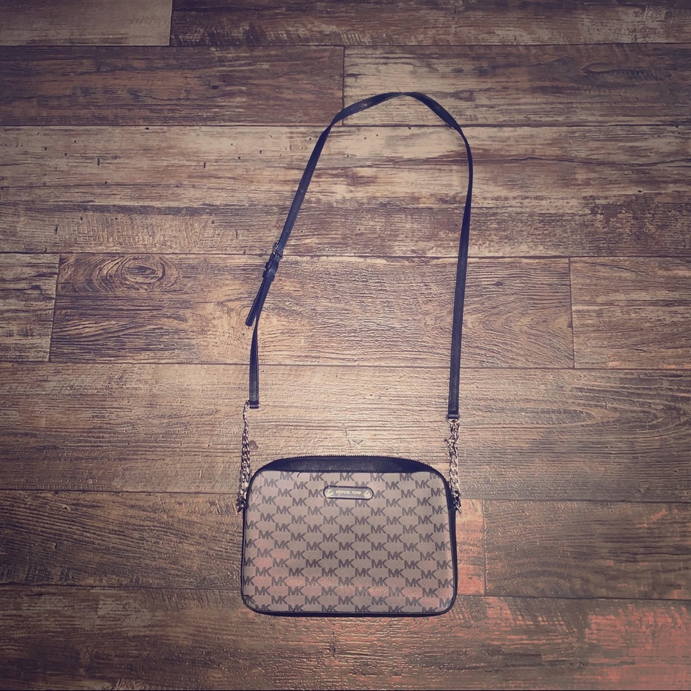 Michael Kors cross body purse